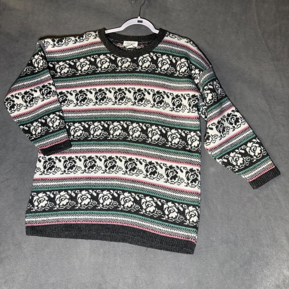 Vintage Carriage Court Floral Rose Knit Sweater Gray Pink Green USA Made Medium